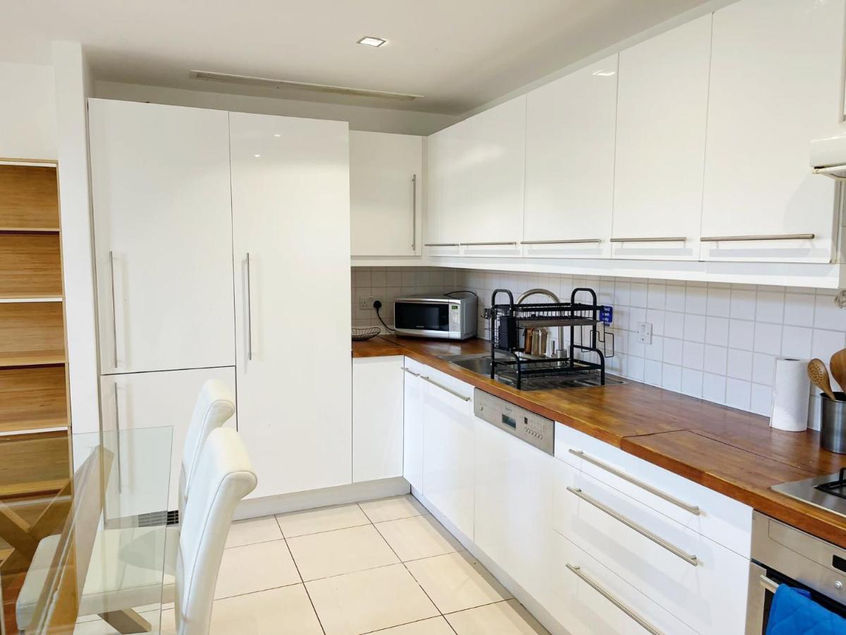 לונדון Portobello Dock Canalside Apartment מראה חיצוני תמונה