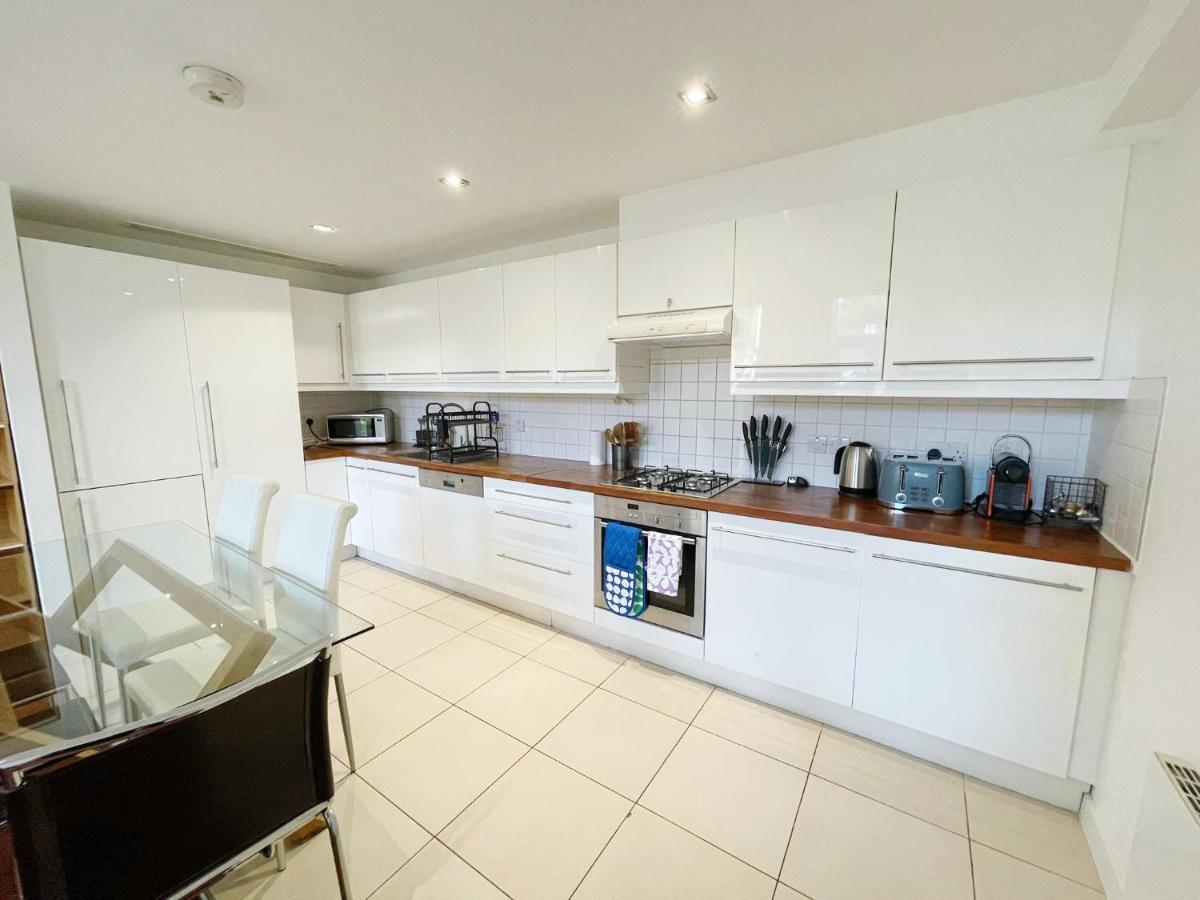 לונדון Portobello Dock Canalside Apartment מראה חיצוני תמונה