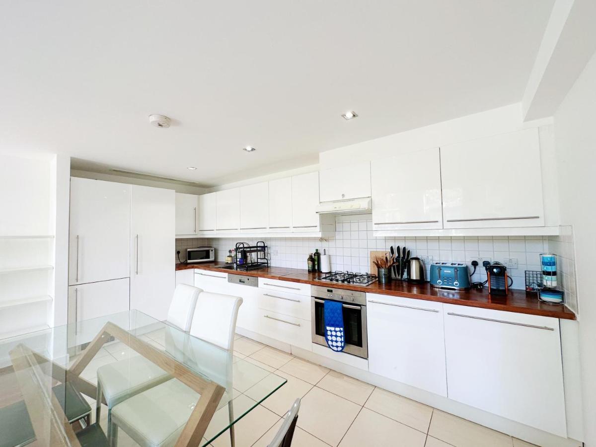 לונדון Portobello Dock Canalside Apartment מראה חיצוני תמונה
