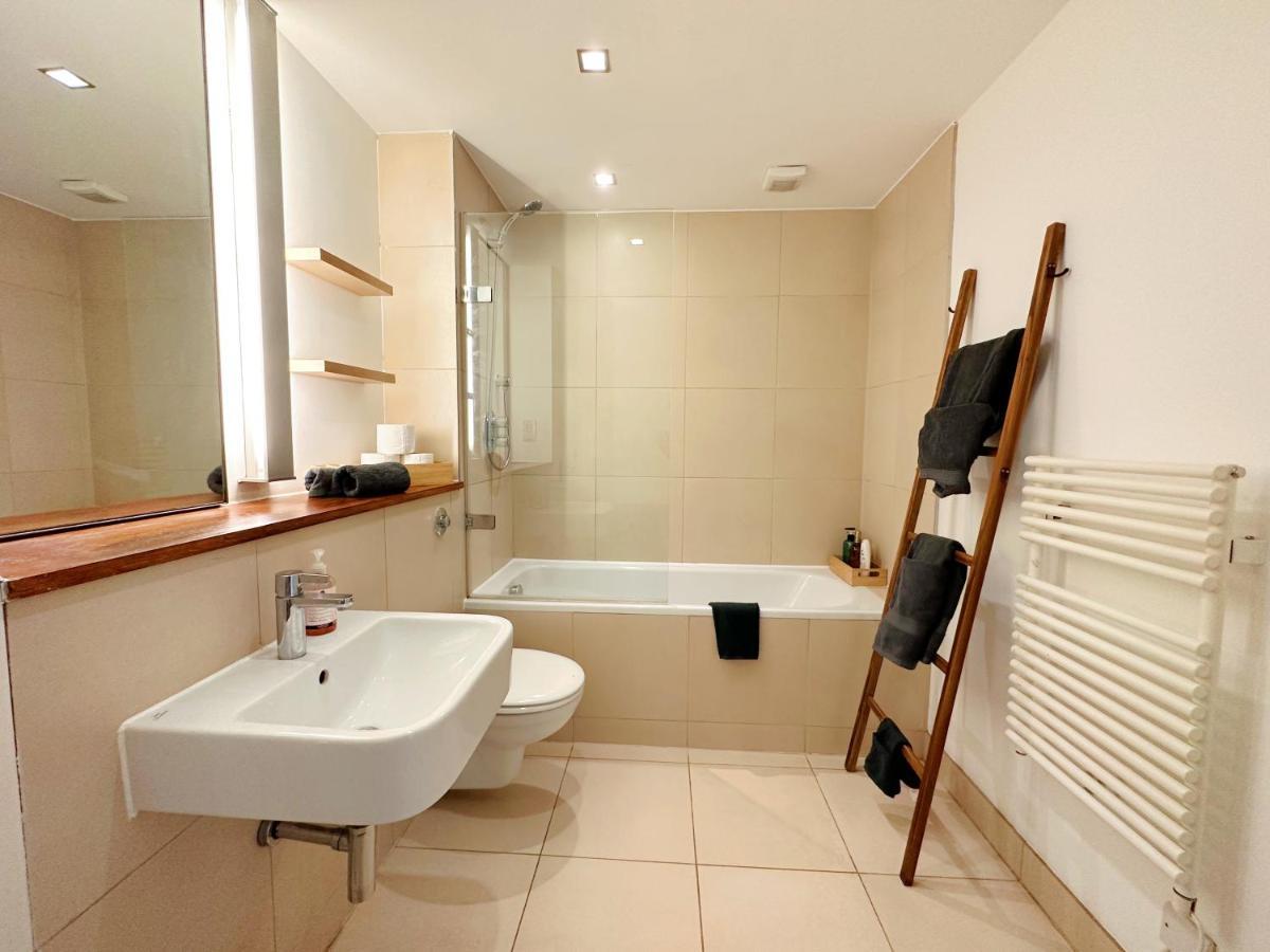 לונדון Portobello Dock Canalside Apartment מראה חיצוני תמונה