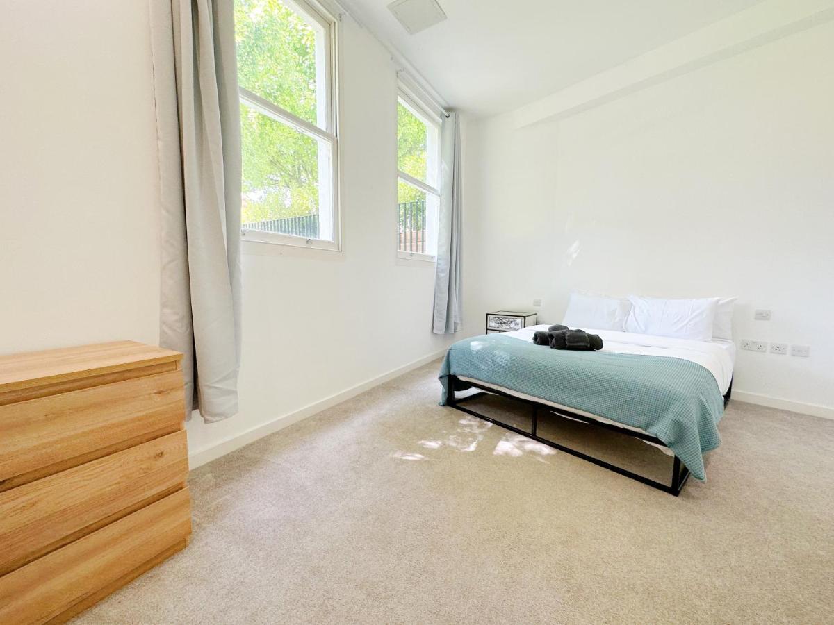 לונדון Portobello Dock Canalside Apartment מראה חיצוני תמונה